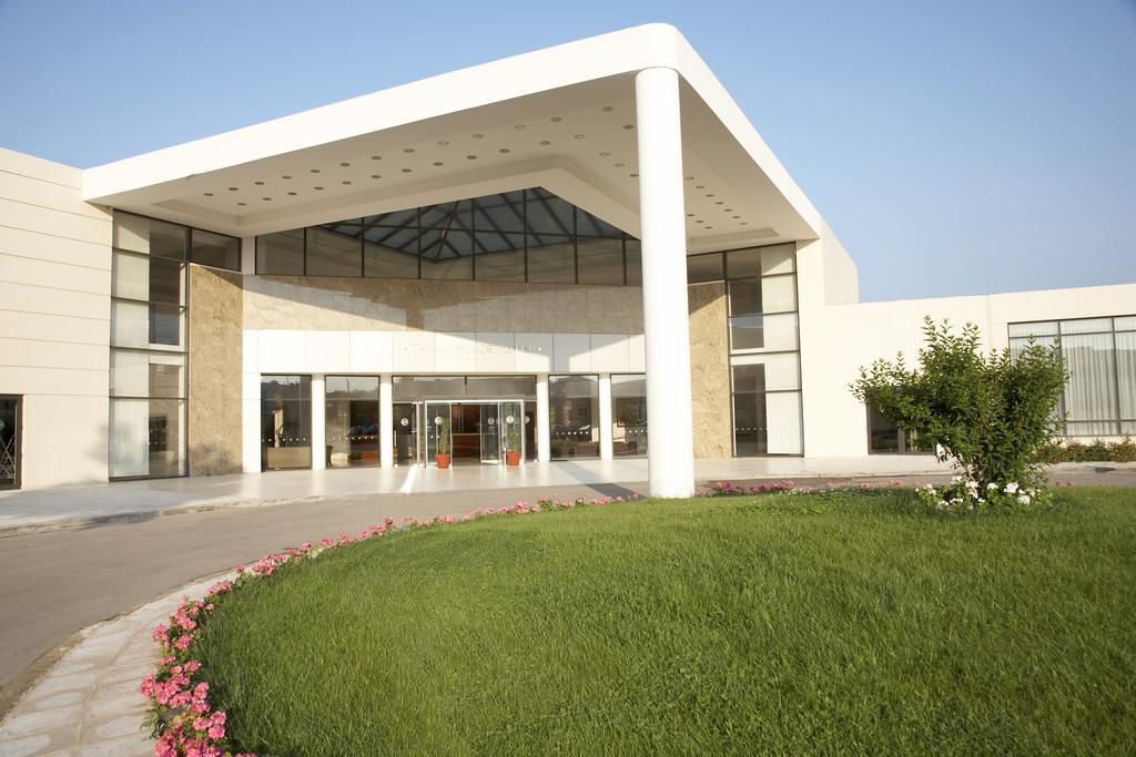 Ramada Plaza By Wyndham Thraki Alexandrópolis Exterior foto The main entrance of the University of Patras
