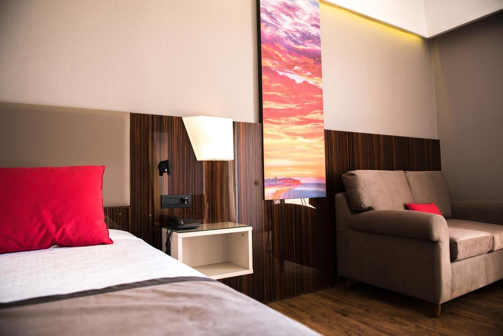 Ramada Plaza By Wyndham Thraki Alexandrópolis Exterior foto A room at the hotel