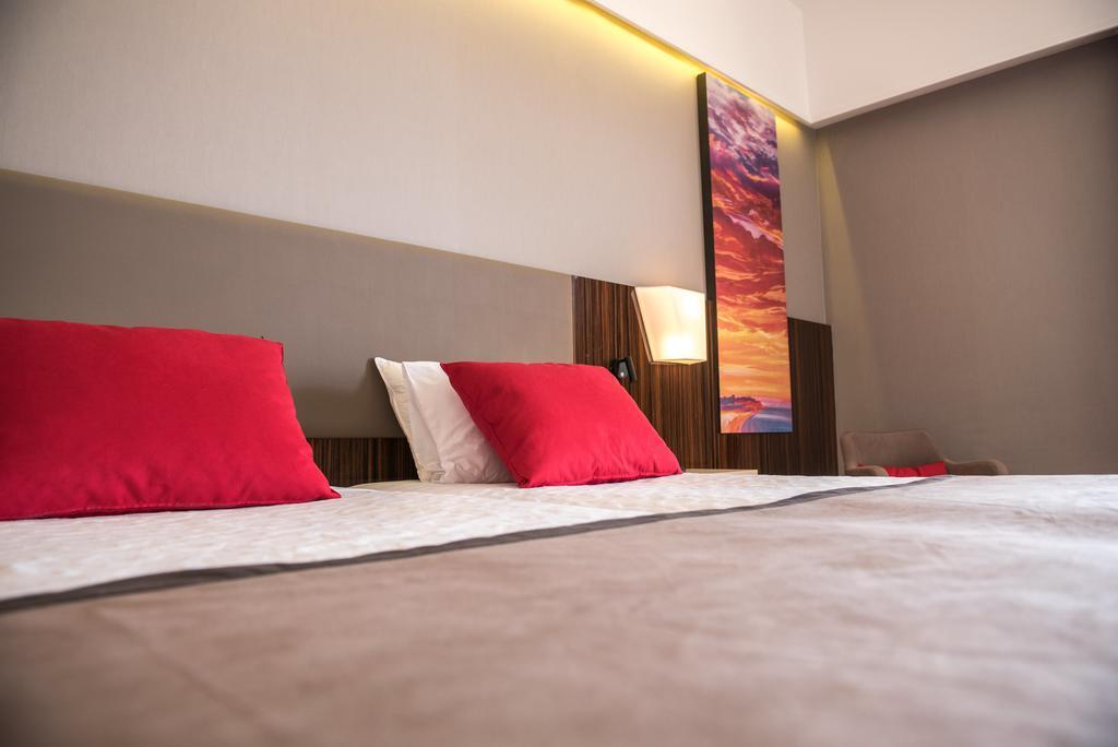 Ramada Plaza By Wyndham Thraki Alexandrópolis Exterior foto A room at the hotel