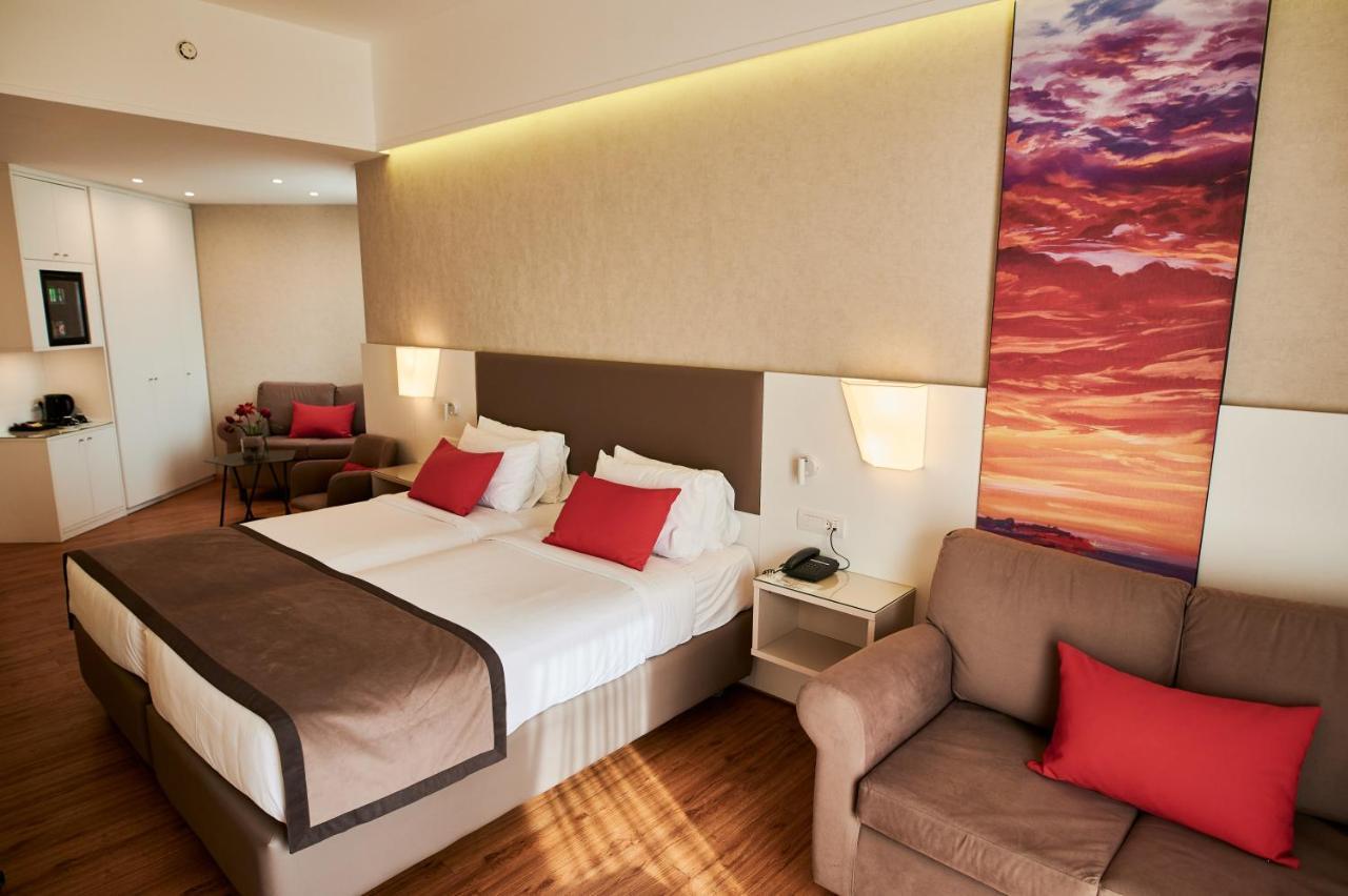 Ramada Plaza By Wyndham Thraki Alexandrópolis Exterior foto A room at the hotel