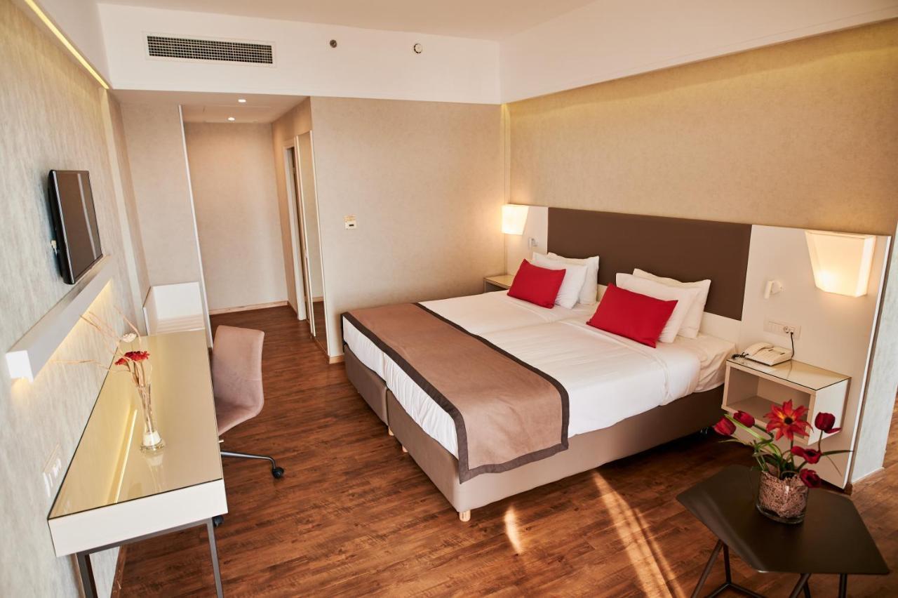 Ramada Plaza By Wyndham Thraki Alexandrópolis Exterior foto A room at the hotel